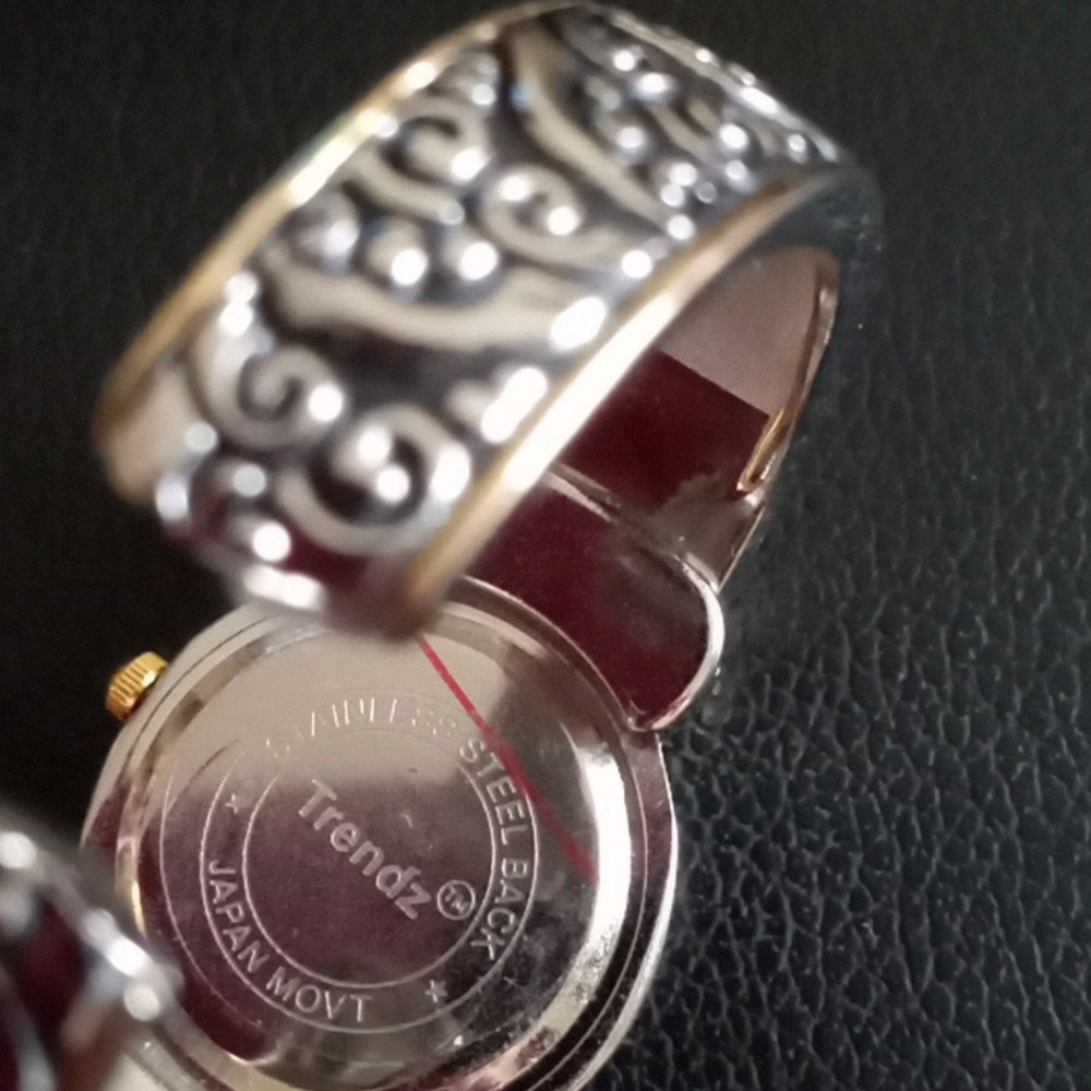 FASHION WATCH - Picture 4 of 6